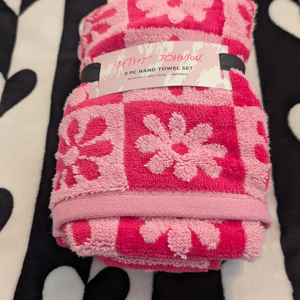 Betsey Johnson Pink Floral Hand Towel Set